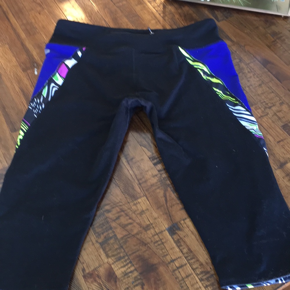Fabletics crop size medium - Picture 3 of 3
